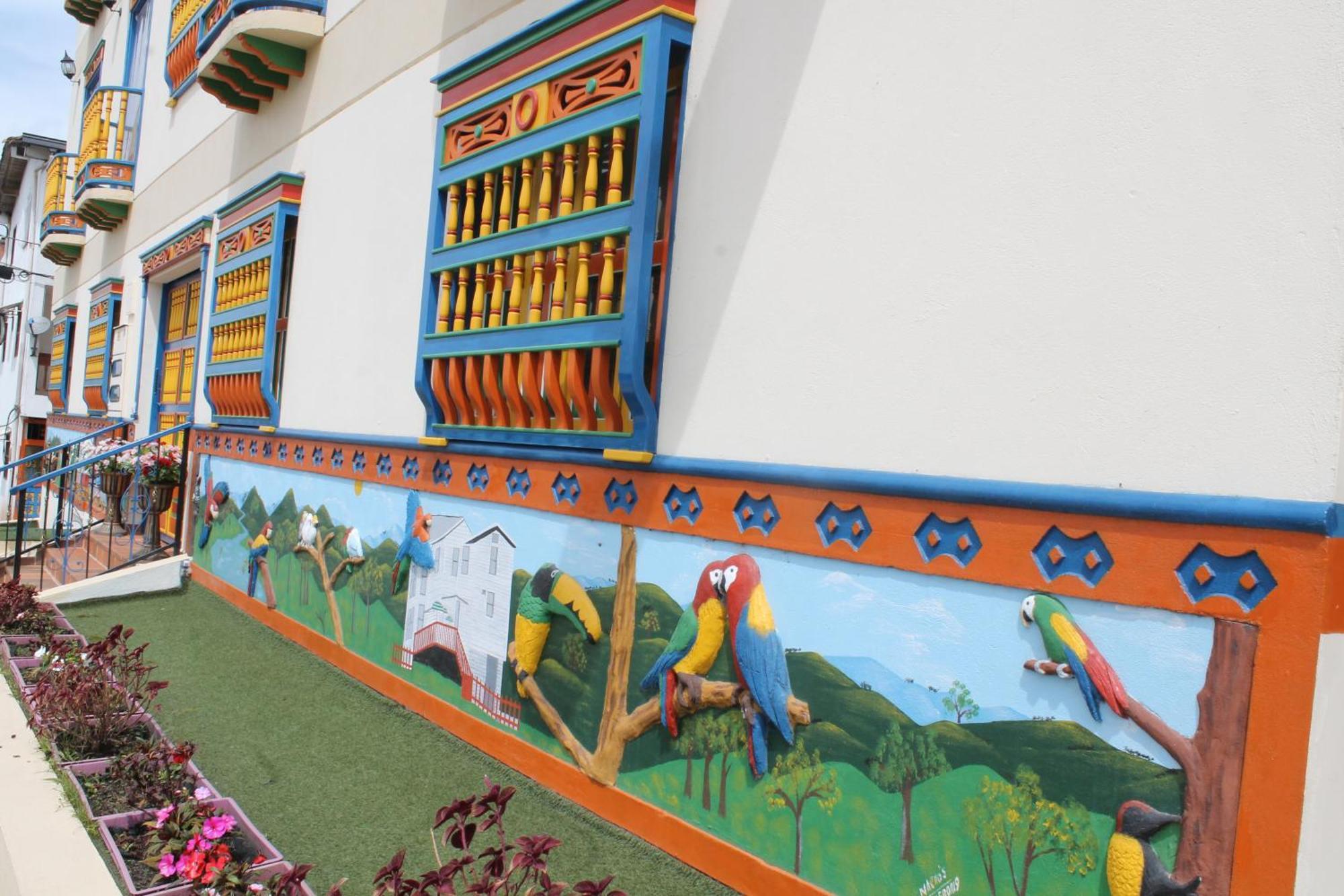 Avverato Guatape